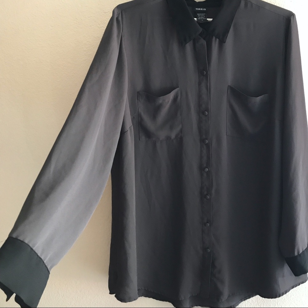 Torrid | Colorblock Hi-Lo Soft Shirt - Picture 2 of 7